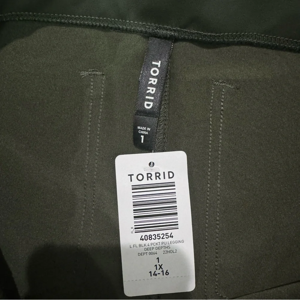 NWT Torrid Full‎ Length Signature Waist Faux Leather Legging Green Size 1X 14/16